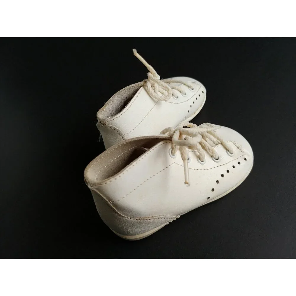 Vintage baby shoes size 3 by La Parisette, 1950s White leather child or doll - Picture 8 of 10